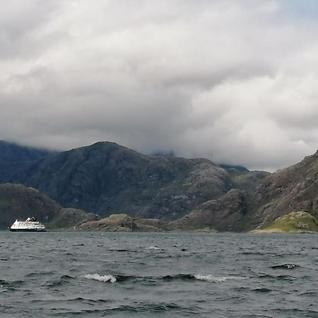 Poachers Bothy Skeabost Buitenkant foto