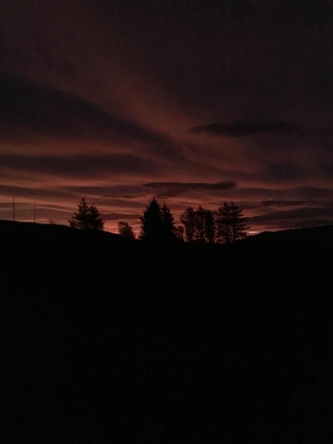 Poachers Bothy Skeabost Buitenkant foto