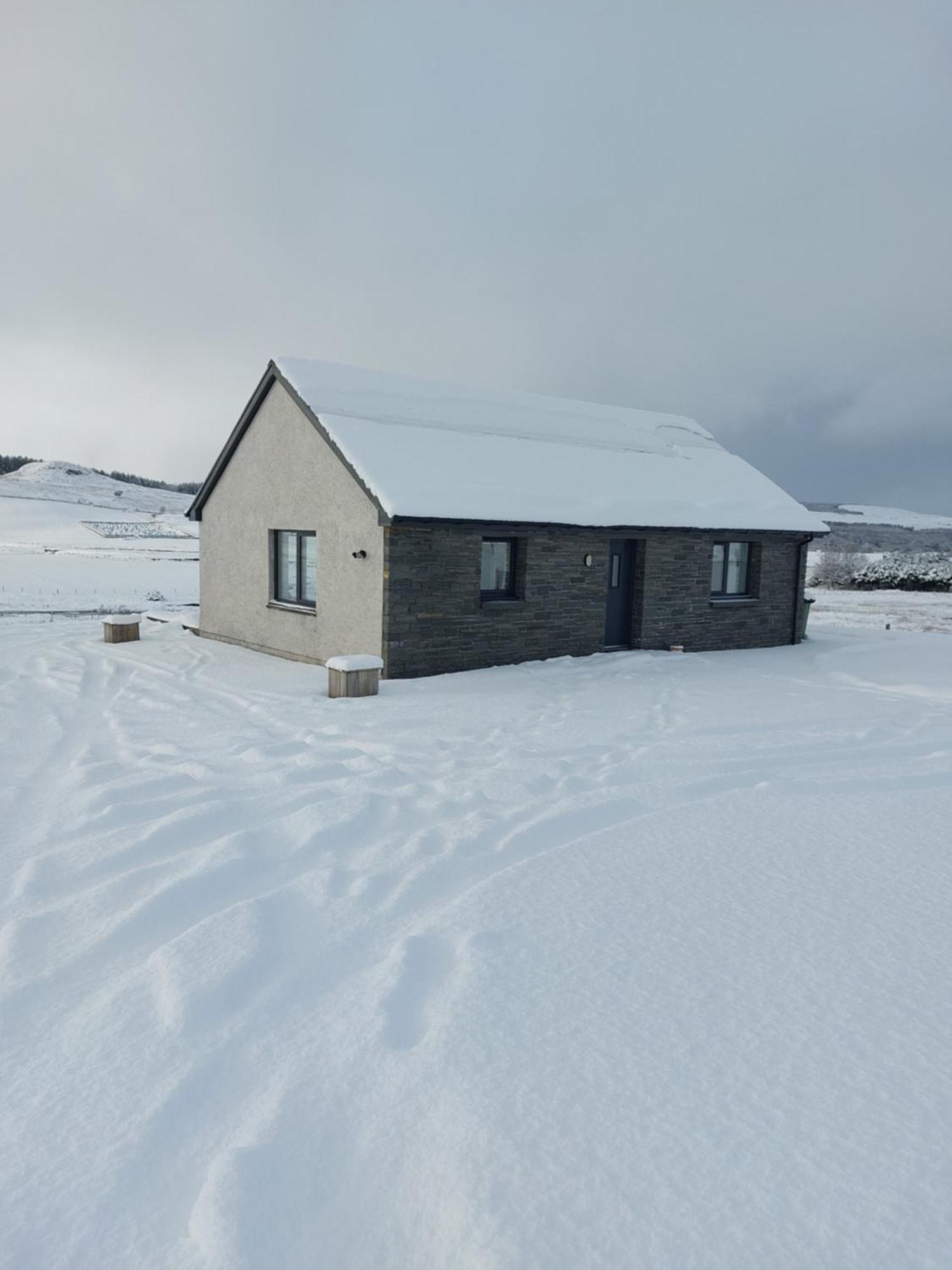 Poachers Bothy Skeabost Buitenkant foto