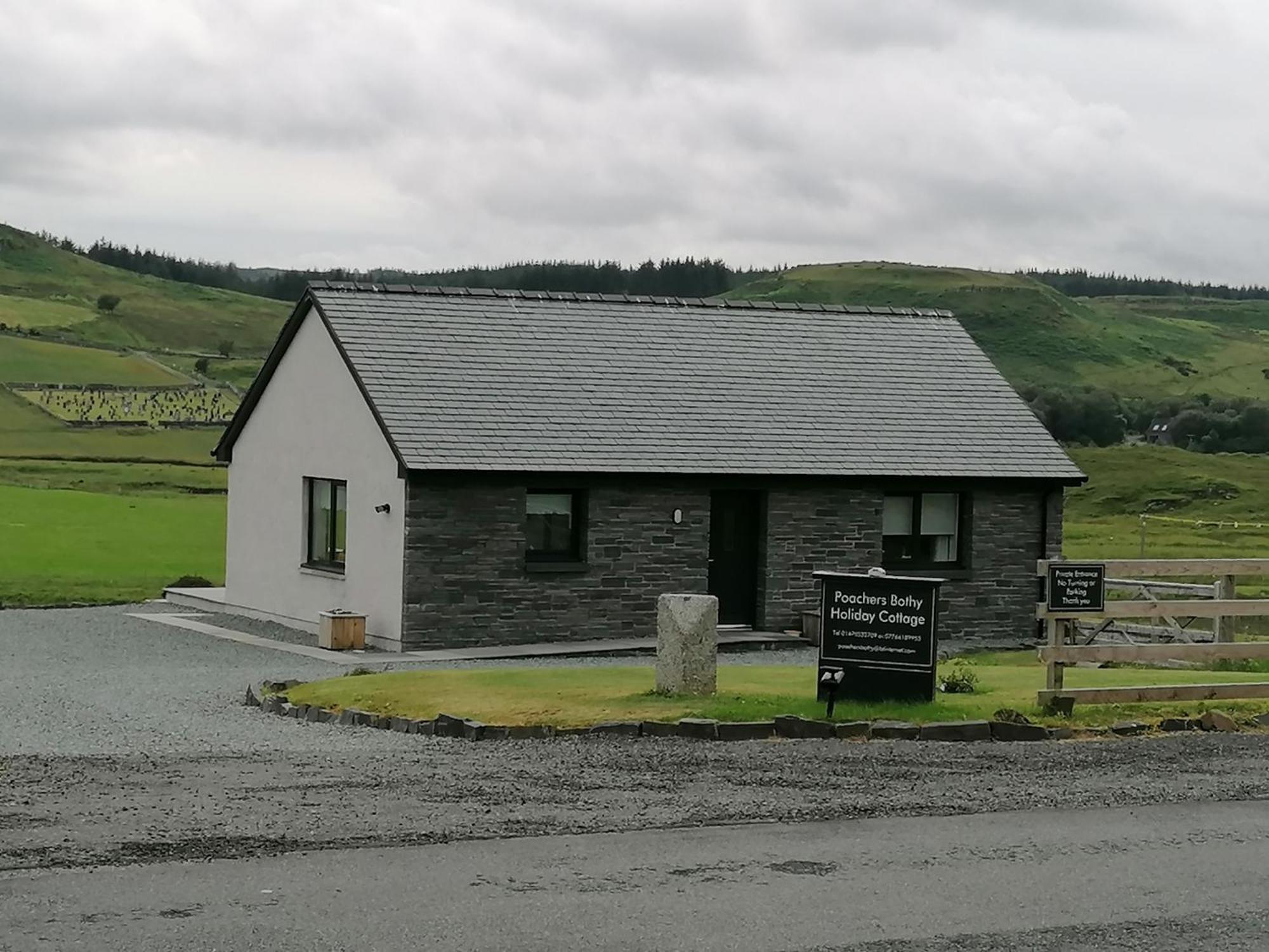 Poachers Bothy Skeabost Buitenkant foto